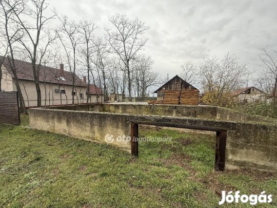 Tiszakécskei 62 nm-es ház eladó