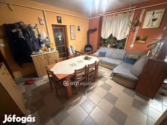 Tiszakécskei 74 nm-es ház eladó