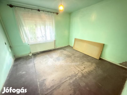 Tiszakécskei 81 nm-es ház eladó