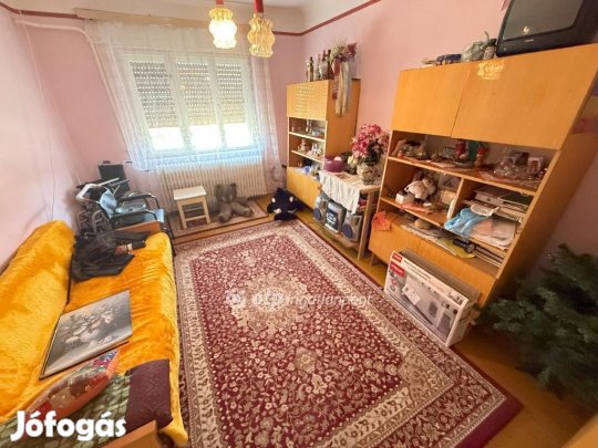 Tiszakécskei eladó 140 nm-es ház