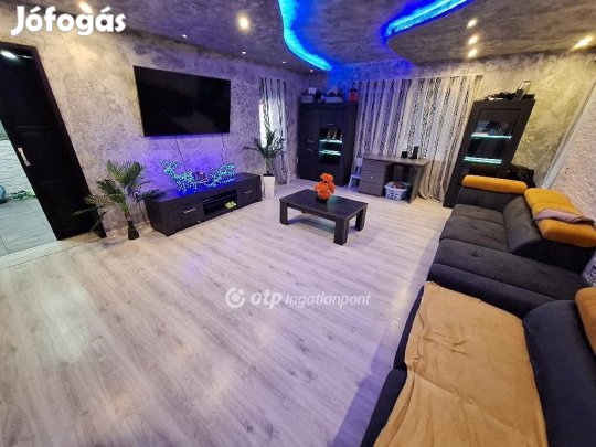 Tiszakécskei eladó 212 nm-es ház