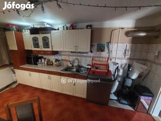 Tiszakécskei eladó 77 nm-es ház