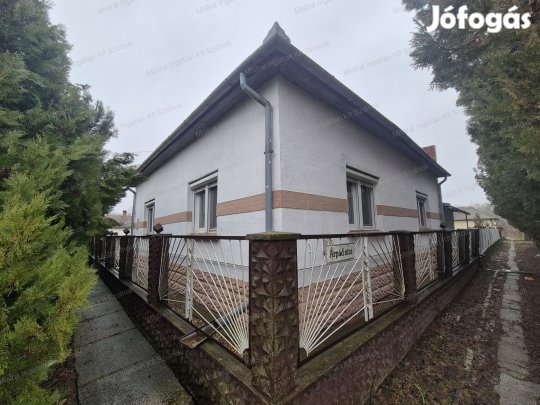 Tiszapüspökiben családi ház eladó!