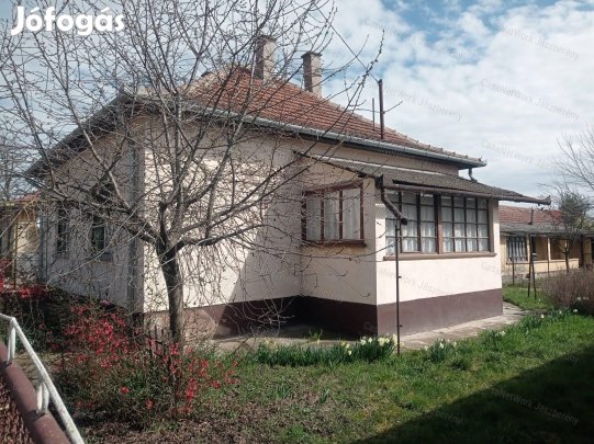 Tiszasülyön eladó egy 75 nm-es 2 szobás családi ház!