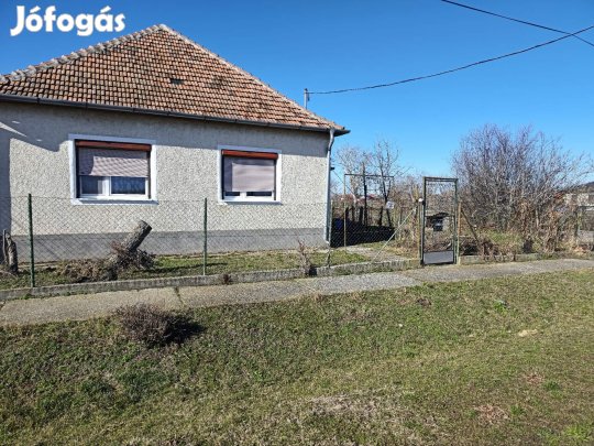 Tiszaszigeten családi ház eladó!