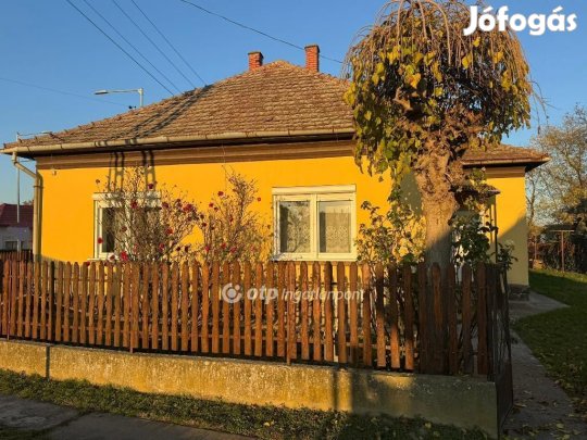 Tiszaszőlősi 79 nm-es ház eladó