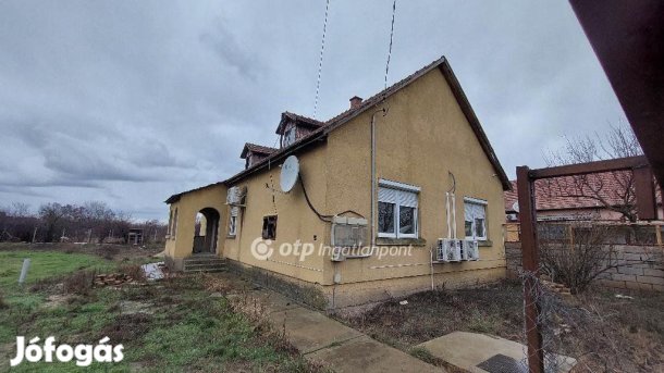 Tiszatenyői eladó 88 nm-es ház