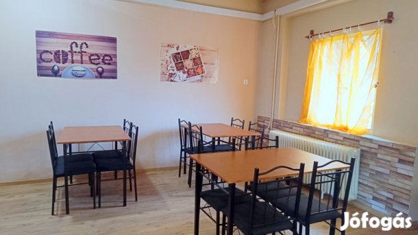 Tiszavasvári PIACÁN  KÉT UTCÁRA NYÍLÓ, TELJESEN FELÚJÍTOTT PRESSZÓ