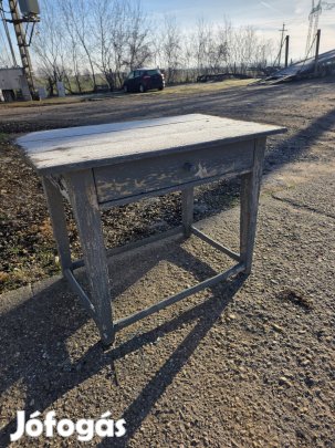 Tiszta fenyőfa asztal 