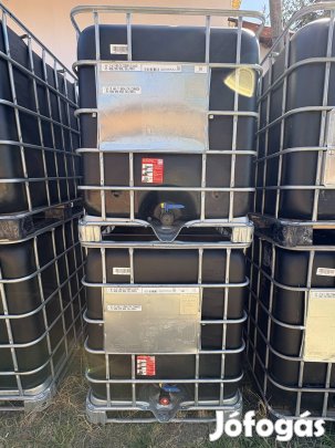 Tiszta mosott 1000 literes fekete tartály