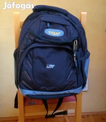Titan Rock 22 literes laptoptartós hátizsák LOT légitársasági logóval