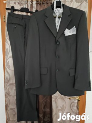 Titem szürke esküvői öltöny mellénnyel nyakkendővel 