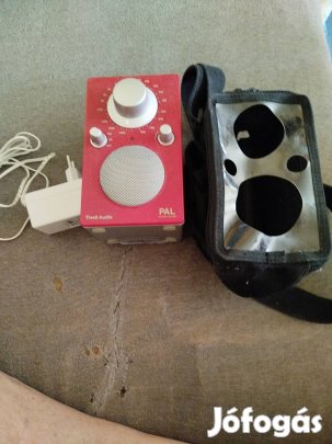 Tivoli Audio Pal kistaskajaval adapterevel