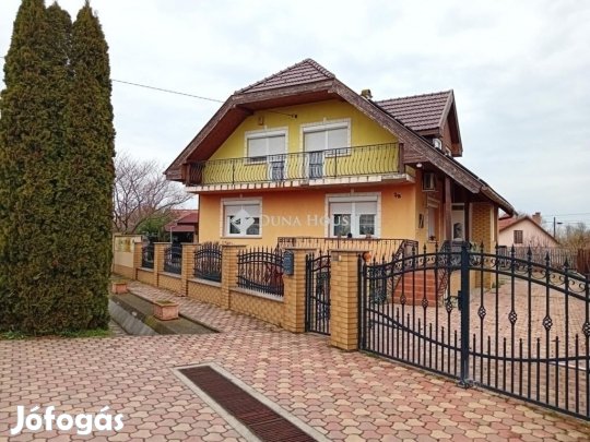 Tóalmási 223 nm-es ház eladó