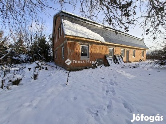 Tóalmási 338 nm-es ház eladó