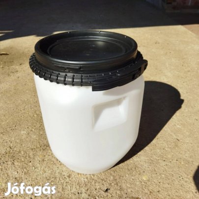 Több 20 literes csatos fedeles műanyag hordó élelmiszeripari tároló