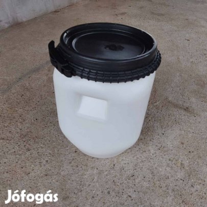 Több 20l savanyúságos hordó bidon csatos fedeles műanyag termény táp