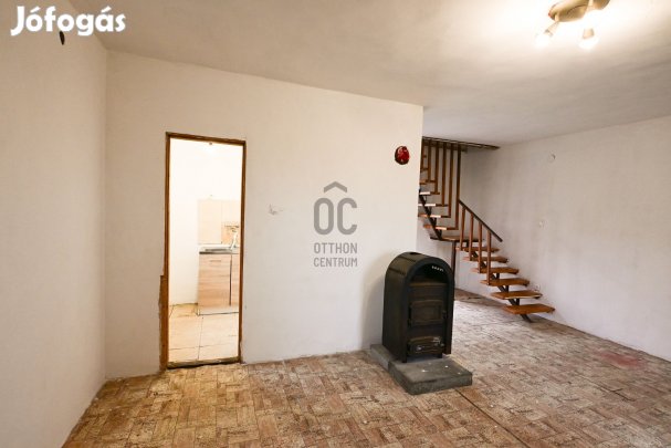 Több, mint lehetőség: panorámás, befejezendő téglaház eladó Pákozd leg