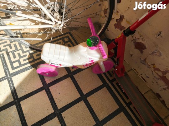 Több gyerekülés+eszközök ingyen elvihetőek