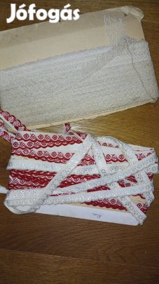 Több méter csipke és hímzett szegő varrási kellék