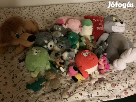 Több zsáknyi baba, kisgyermek ruházat kevés felnőtt,plüssök egyben!