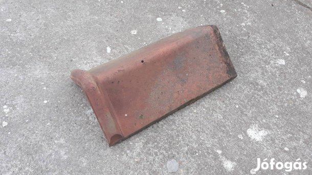 Többféle használt kúpcserép