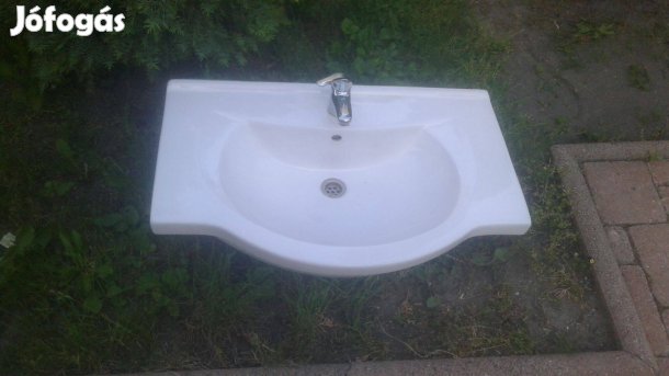 Többféle méretű mosdó