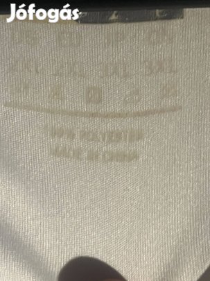 Többféle poló-trikó