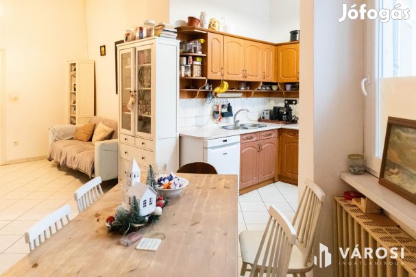 Többgenerációs Családi ház  Kiskundorozsma központi részén.