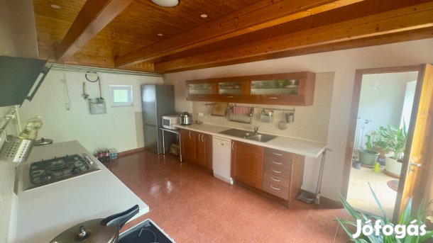 Többgenerációs, 180 nm- es 7 szobás, önálló családi ház eladó!