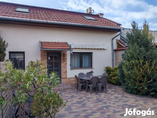 Többlakásos családi ház Kecskemét