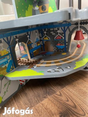 Többszintes kisvasút újszerű állapotban,70000-. helyett 20000-.ft