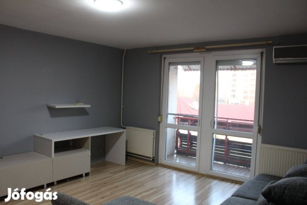 Tócóvölgyben 2. emeleti felújított lakás eladó