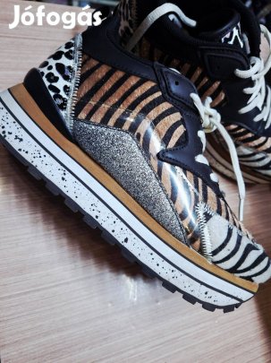 Togoshi 39-es női félcipő