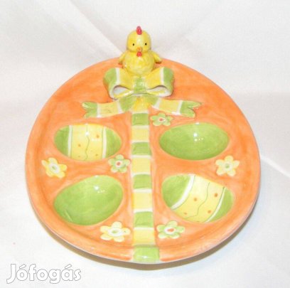 Tojástartó kínáló csibe figurával