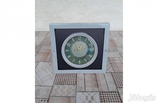 Tökéletesen működő, autóóra, (Warszawa) asztali órává alakítva