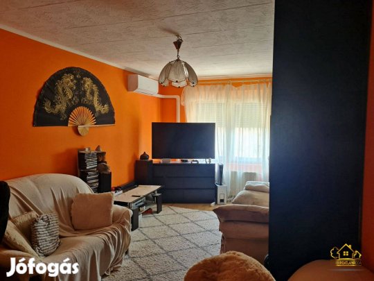 Tököl, Pesti úti lakótelepen 2 szobás téglalakás! 1238