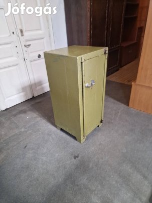 Toldi Tokaj páncélszekrény.