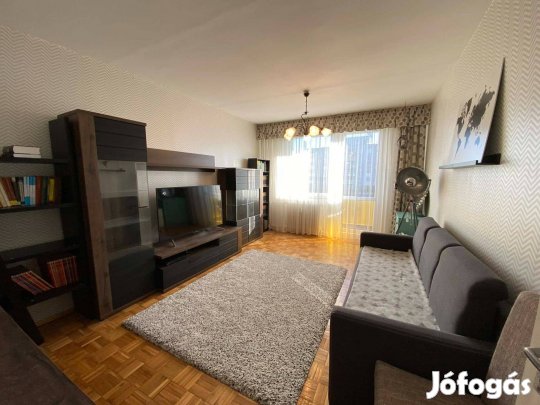 Toldi utcában, 54nm, 2 szobás, erkélyes, liftes társasházi lakás eladó