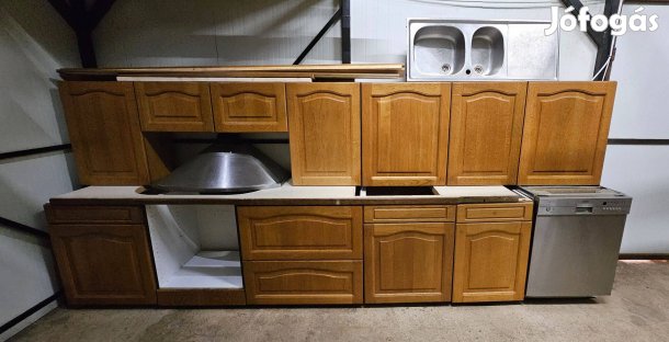 Tölgy frontos konyhabútor , mosogatógép kerámia főzőlap sütő szekrény