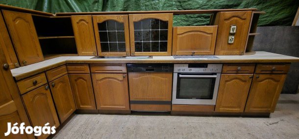 Tölgy frontos konyhabútor gépekkel , konyha szekrény bútor
