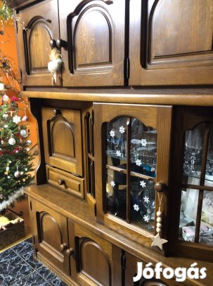 Tölgy frontú tálalószekrény