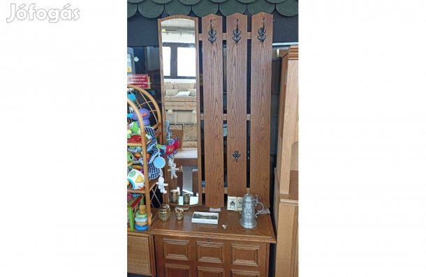 Tölgy színű előszobafal eladó