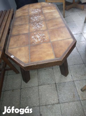 Tölgyfa asztal csempeberakással