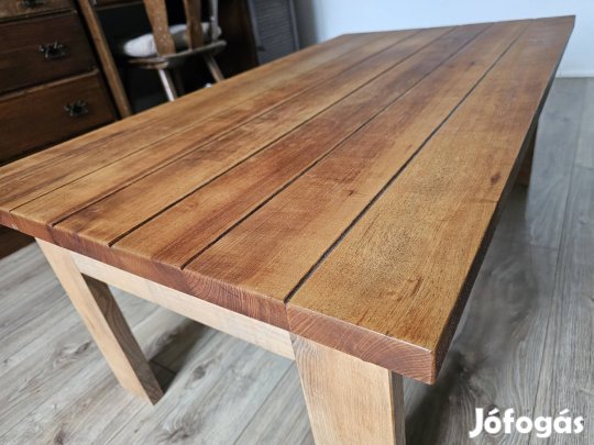 Tölgyfa dohányzó asztal