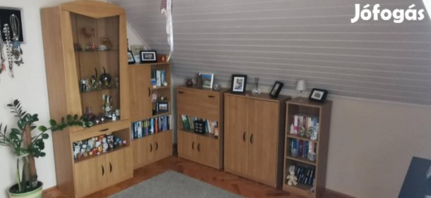 Tölgyfa színű szekrénysor eladó!