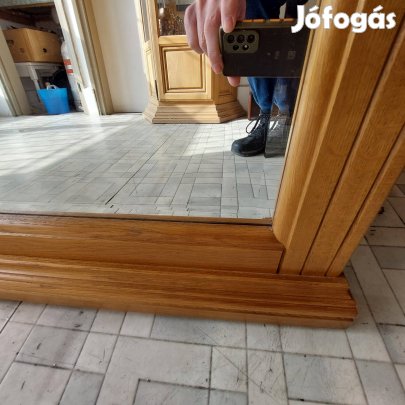Tölgyfakeretes fali tükör.