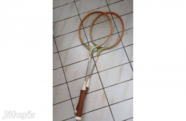 Tollasteniszütő 2 db és labdák