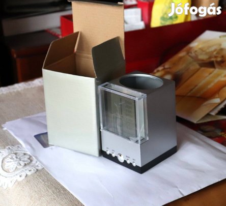 Tolltartó órával 990 Ft