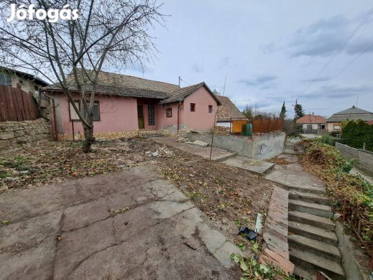 Tolna , 2 szobás kertes ház, garázzsal